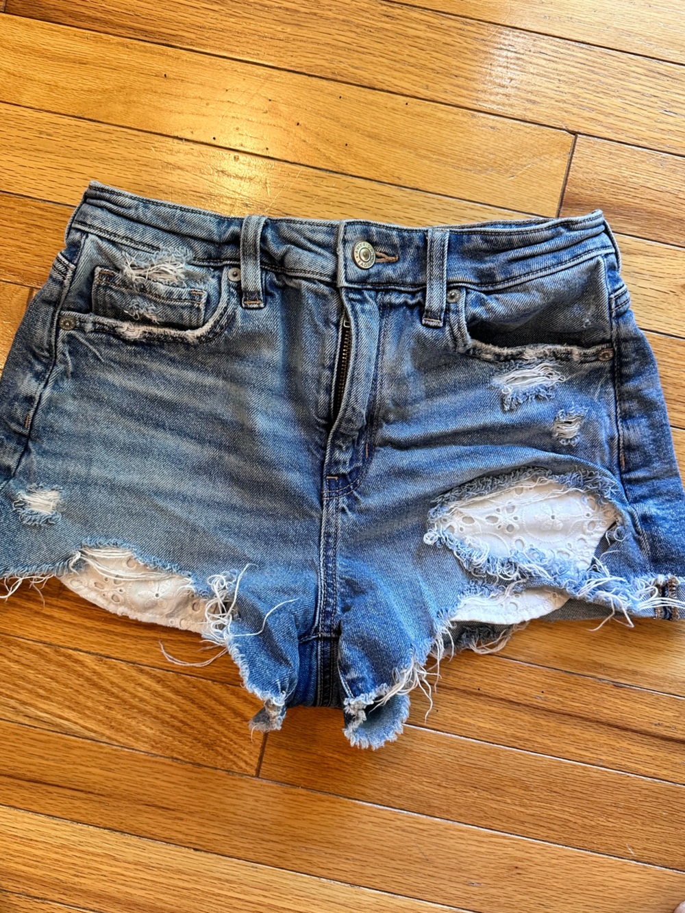 American Eagle distressed Mom short eyelet inset Pocket sz 4  boho cowgirl